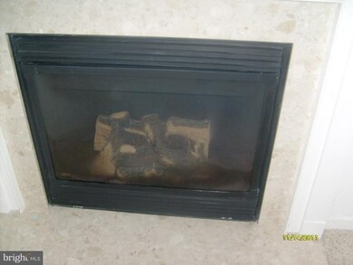 16420 Steerage Cir, Woodbridge, VA 22191 - photo 7