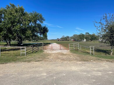 6931 Kamas Ln, Needville, TX 77461 - photo 2