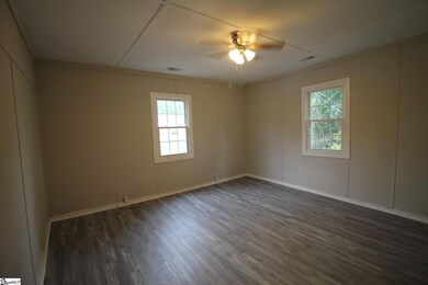 510 Sullivan St, Laurens, SC 29360 - photo 5