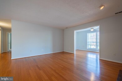 10076 Oakton Terrace Rd, Oakton, VA 22124 - photo 3
