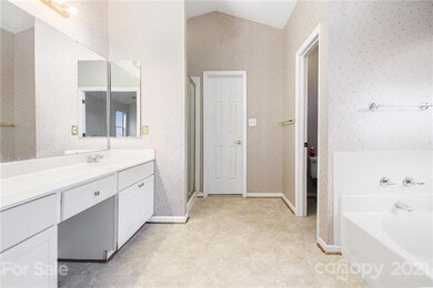 9200 Torrence Crossing Dr, Huntersville, NC 28078 - photo 4