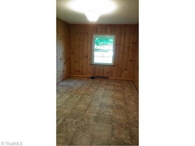 1821 Oak Dr, Asheboro, NC 27205 - photo 4