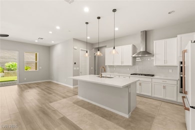 Kitchen with backsplash, light countertops, a cent
