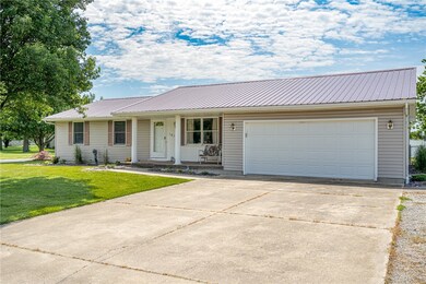 101 E Elm Ave, Effingham, IL 62401 - photo 3