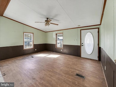 1680 Wood Crest Ln, Glen Rock, PA 17327 - photo 3