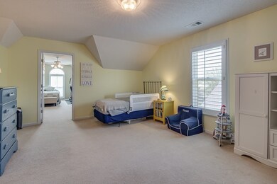 Decorator neutral colors with lots of space and a 