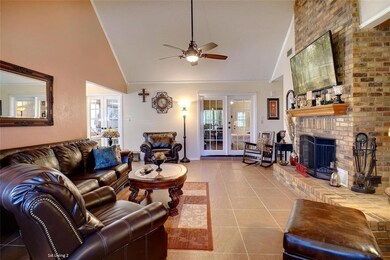 1524 Florence Dr, Azle, TX 76020 - photo 5