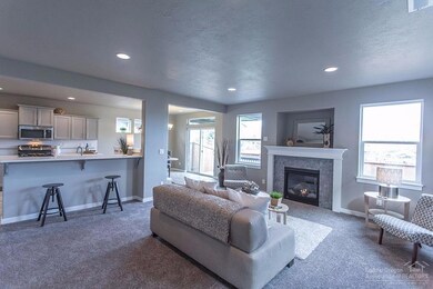 3643 SW Pumice Stone Ave, Redmond, OR 97756 - photo 3