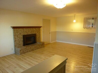 113 NW 2nd St, Redmond, OR 97756 - photo 2