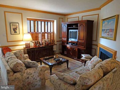 8 Headley Dr, Newtown, PA 18940 - photo 3