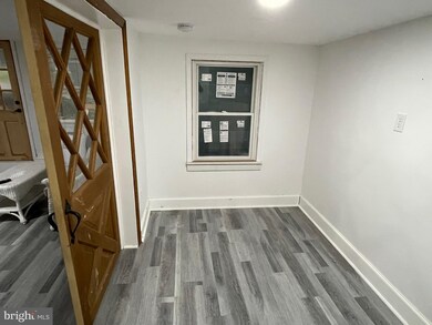 8 Chapman St, Berkeley Springs, WV 25411 - photo 2