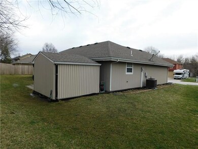 212 S Darrowby Dr, Raymore, MO 64083 - photo 3