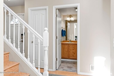 Entry_Foyer_Stairway_3