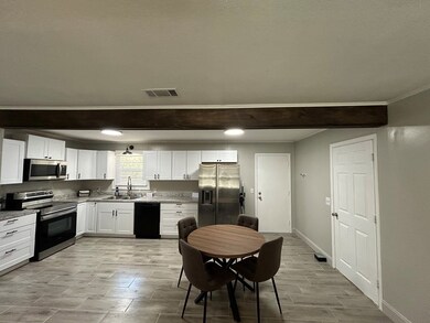 185 S Cromartie St, Hazlehurst, GA 31539 - photo 4