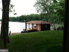 371 N Lakeshore Dr, Louisa, VA 23093 - photo 4