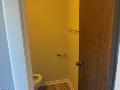 DOWNSTAIRS 1/2 BATH