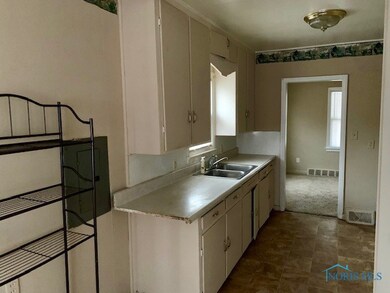 109 Orville Dr, Toledo, OH 43612 - photo 4