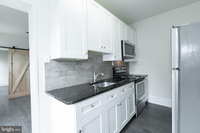 1713 W Oxford St, Philadelphia, PA 19121 - photo 2