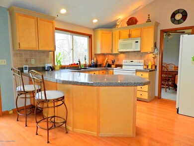 456 Bernadine Dr, Stroudsburg, PA 18360 - photo 3