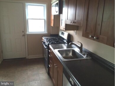 267 Medwick Garth E, Catonsville, MD 21228 - photo 5