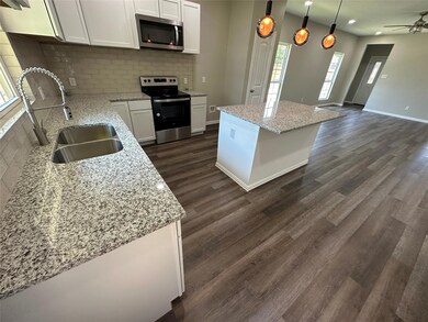 428 Sabine Ave, Cleburne, TX 76031 - photo 4