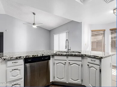 8043 W Dahlia Dr, Peoria, AZ 85381 - photo 5