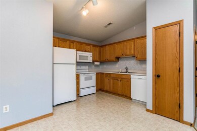 3110 Wilson Ave SW unit C10, Cedar Rapids, IA 52404 - photo 6