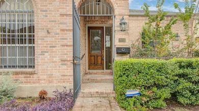 9506 Bayou Brook St, Houston, TX 77063 - photo 2