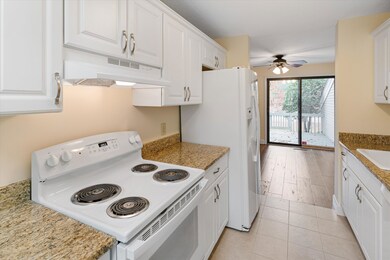 54 Laurel Ct unit U301, Nashua, NH 03062 - photo 5