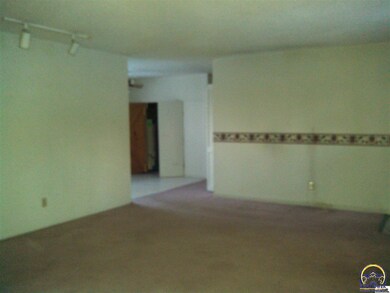 1400 SW Clontarf St, Topeka, KS 66611 - photo 4