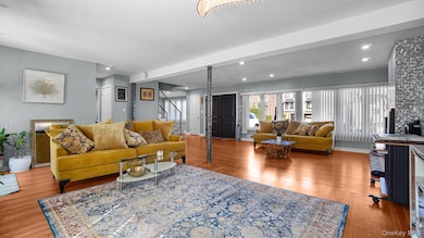 14962 Powells Cove Blvd, Whitestone, NY 11357 - photo 7