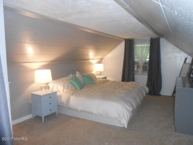 1008 Kentwood St NE, Grand Rapids, MI 49505 - photo 5