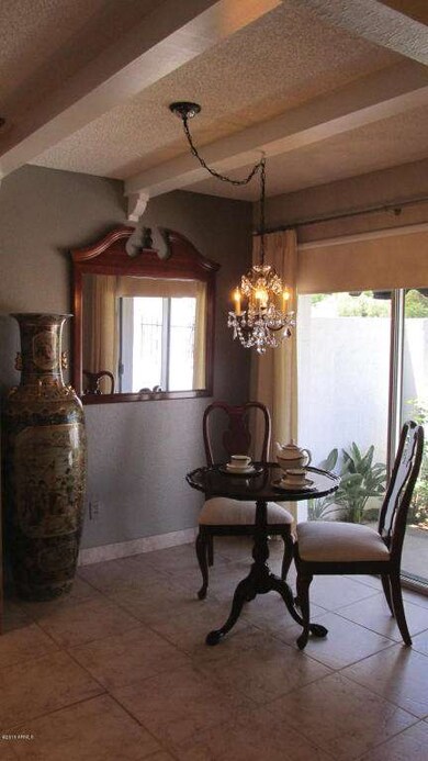 EAT-IN KITCHEN AREA