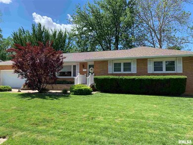 260 Southgate St, Lincoln, IL 62656 - photo 5