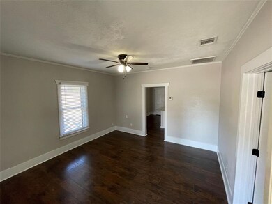 320 N Brazos Ave, Cleburne, TX 76031 - photo 4