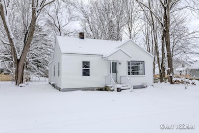412 E Berrien St, Paw Paw, MI 49079 - photo 2