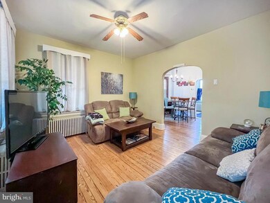 616 W Walnut St unit LEFT, Perkasie, PA 18944 - photo 2