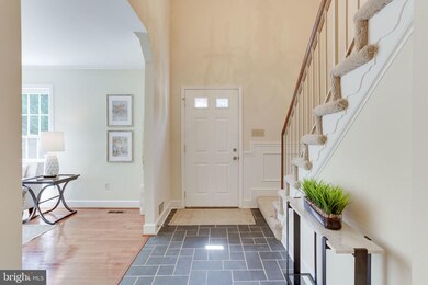 9814 Fosbak Dr, Vienna, VA 22182 - photo 4