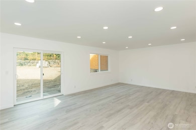 381 E Sullivan St, Allyn, WA 98524 - photo 4