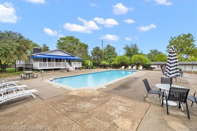 2449 Mulberry Square unit 31, Bloomfield Hills, MI 48302 - photo 4