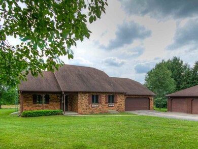 423 Bramble Ln, Brooklyn, WI 53521 - photo 2