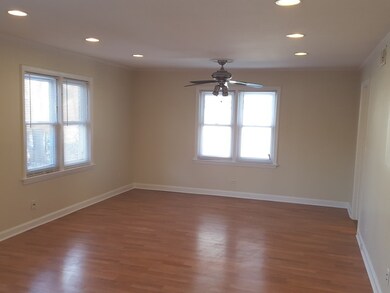 327 N Prairie Ave, Mundelein, IL 60060 - photo 4