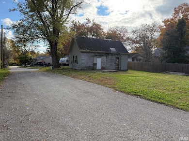 214 E Washington St, Chandler, IN 47610 - photo 2