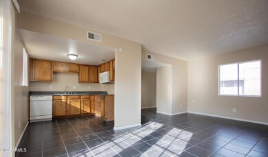 2847 N 46th Ave unit 19, Phoenix, AZ 85035 - photo 2