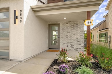 9539 Jupiter St, Lenexa, KS 66219 - photo 5