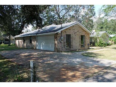 Facade/Exterior Front. garage
