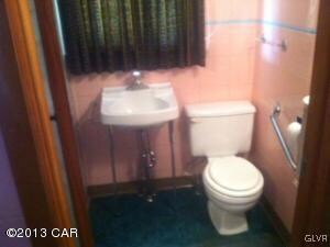 9 Meadow Ave, Tamaqua, PA 18252 - photo 4