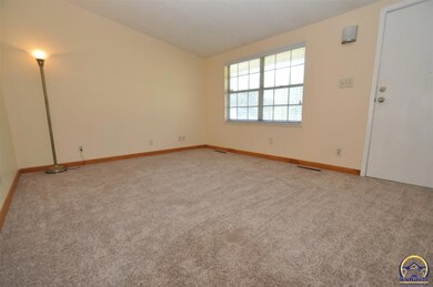 4301 SW 34th St, Topeka, KS 66614 - photo 3