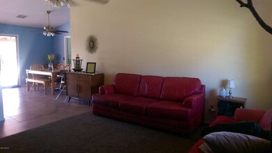 Livingroom Kitchen