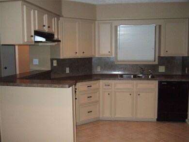 2208 Spruce Dr, Rosenberg, TX 77471 - photo 4